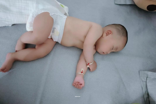 南县孕妇肚子一跳一跳